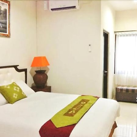 Tuban Torres Accommodation Кута Экстерьер фото