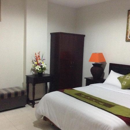 Tuban Torres Accommodation Кута Экстерьер фото