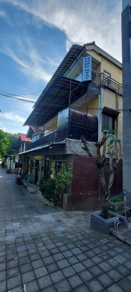 Tuban Torres Accommodation Кута Экстерьер фото